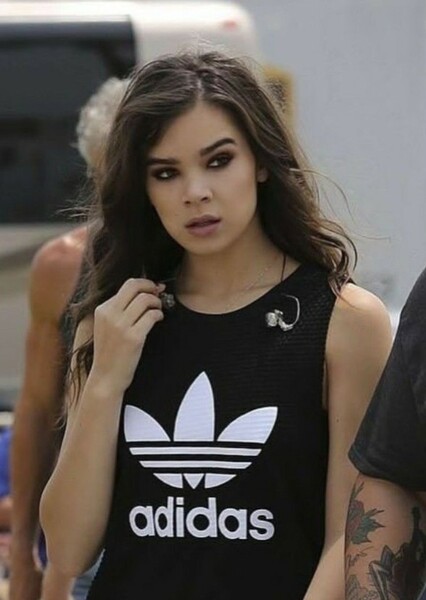 Hailee Steinfeld photo