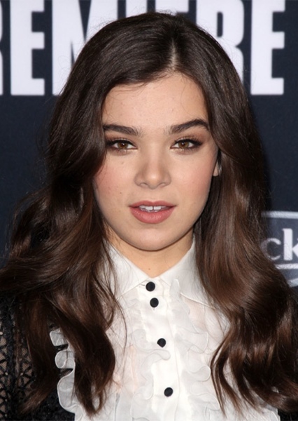 Hailee Steinfeld photo