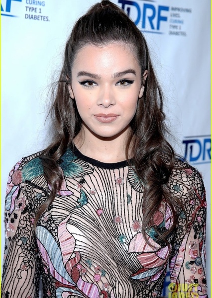 Hailee Steinfeld photo