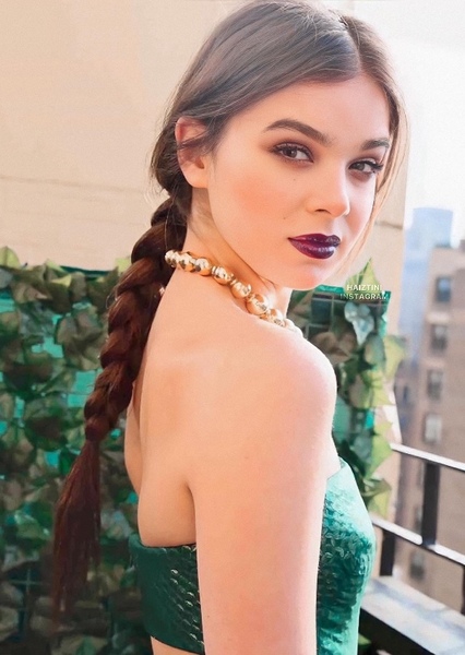 Hailee Steinfeld photo