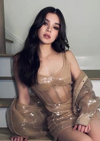 Hailee Steinfeld photo