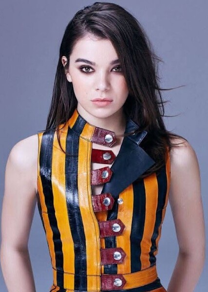 Hailee Steinfeld photo