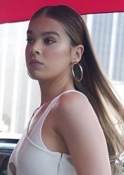 Hailee Steinfeld photo