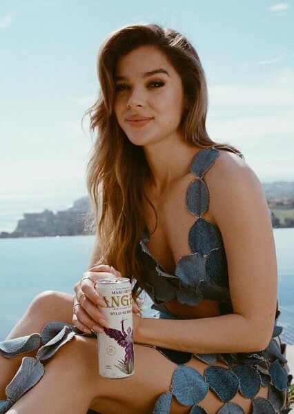 Hailee Steinfeld photo