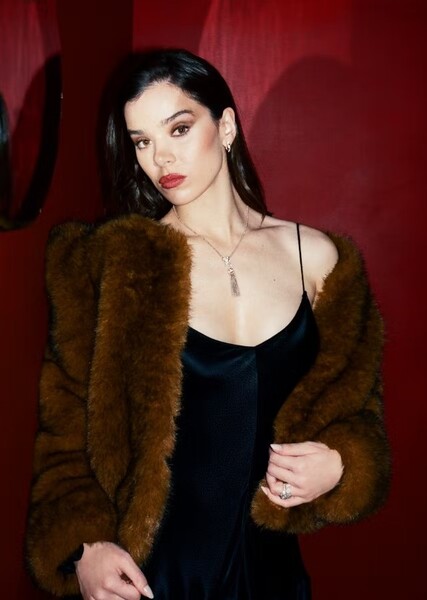 Hailee Steinfeld photo