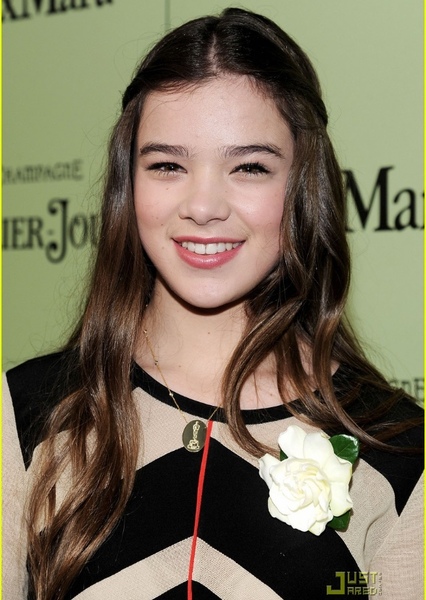 Hailee Steinfeld photo