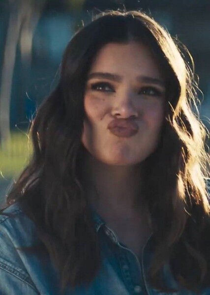 Hailee Steinfeld photo