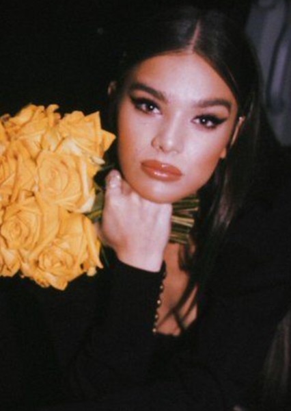 Hailee Steinfeld photo