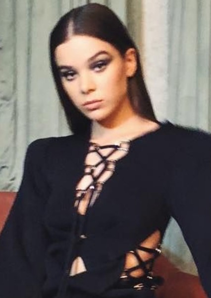 Hailee Steinfeld photo
