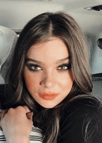 Hailee Steinfeld photo