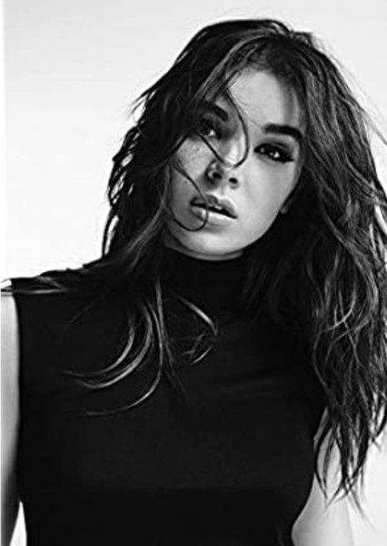 Hailee Steinfeld photo