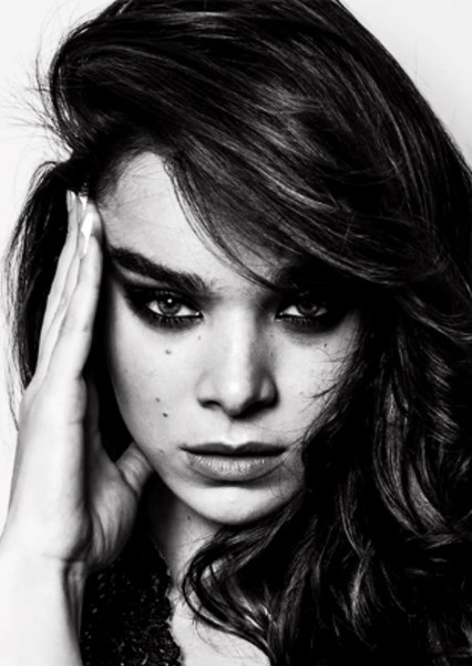 Hailee Steinfeld photo