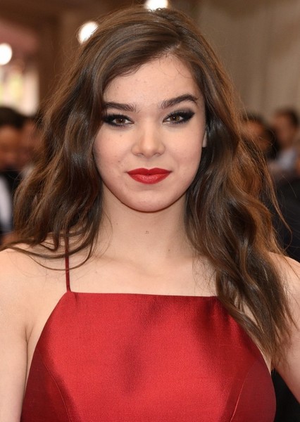 Hailee Steinfeld photo