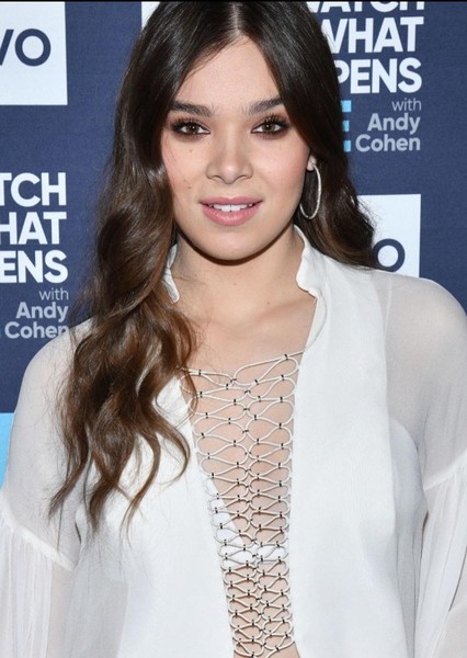 Hailee Steinfeld photo