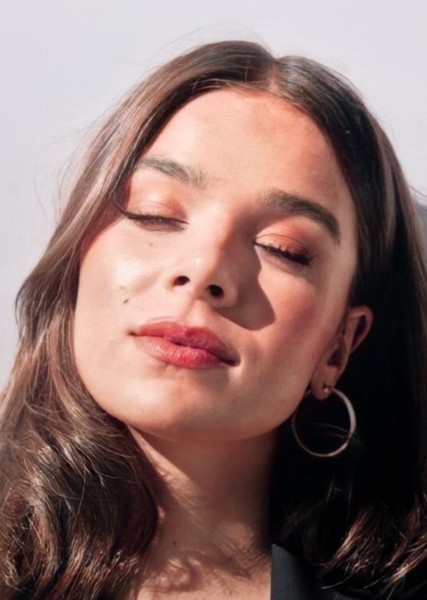 Hailee Steinfeld photo