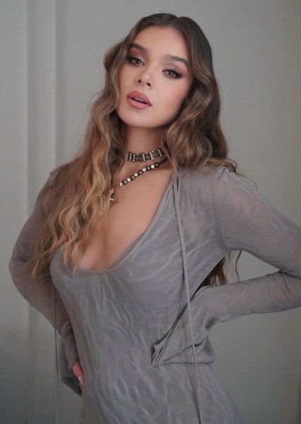 Hailee Steinfeld photo
