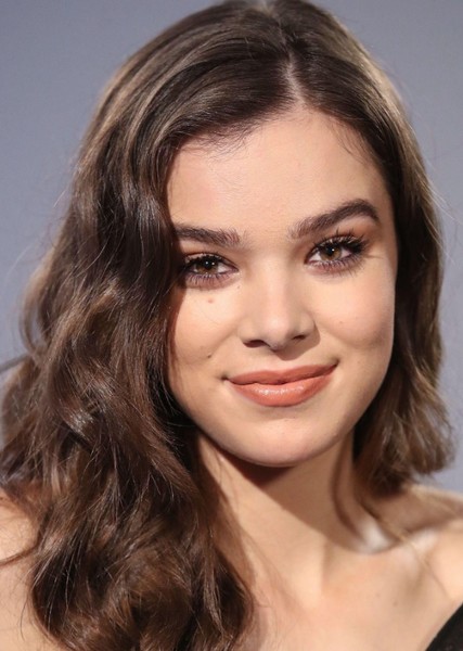 Hailee Steinfeld photo
