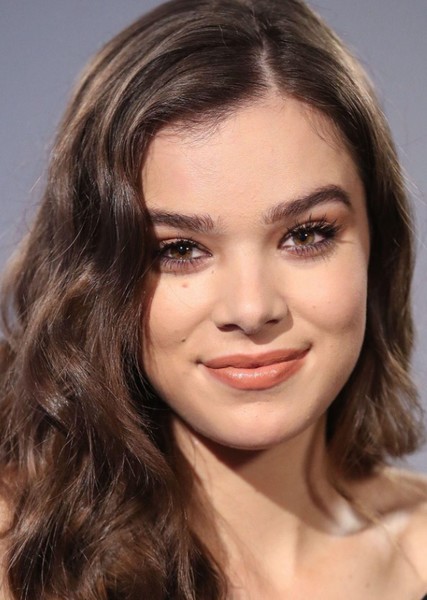 Hailee Steinfeld photo