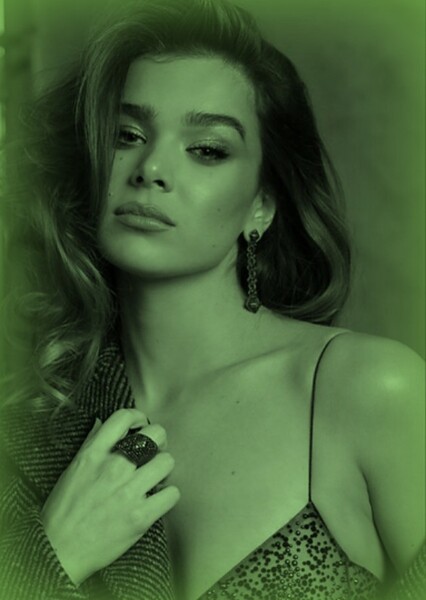 Hailee Steinfeld photo
