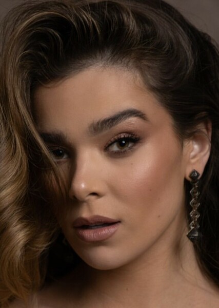 Hailee Steinfeld