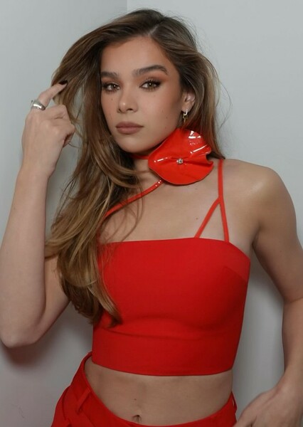Hailee Steinfeld photo