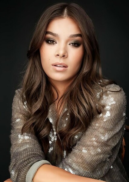 Hailee Steinfeld photo