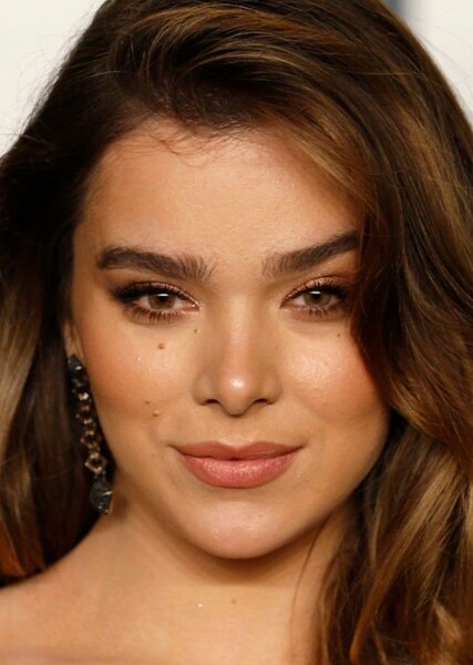 Hailee Steinfeld photo