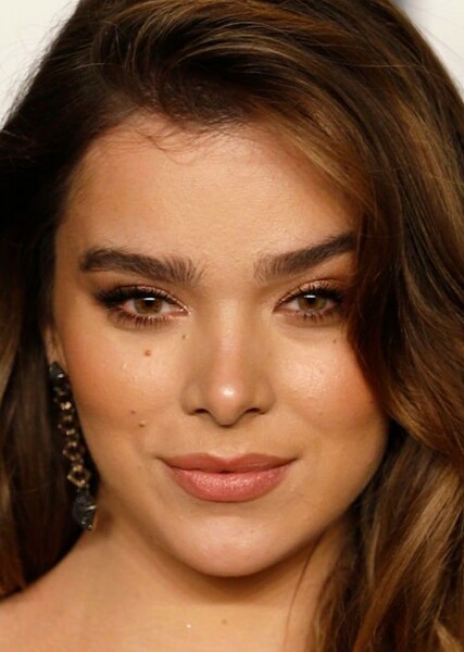 Hailee Steinfeld photo