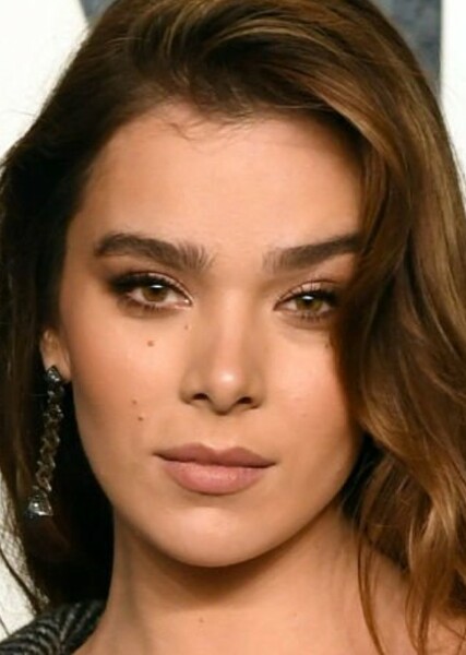 Hailee Steinfeld photo