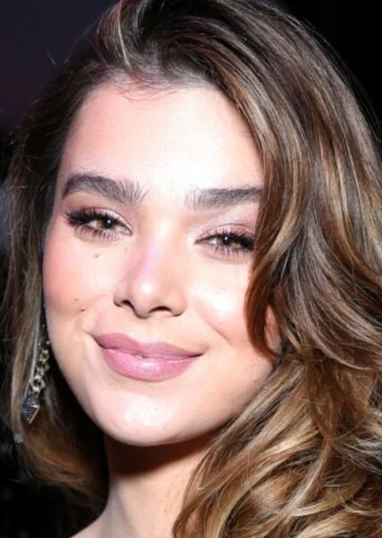 Hailee Steinfeld photo