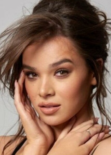 Hailee Steinfeld photo