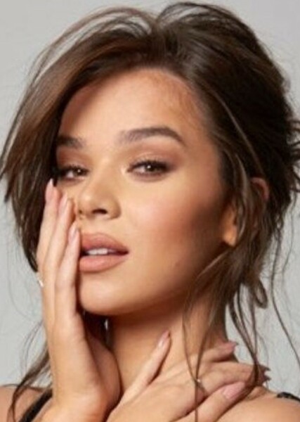 Hailee Steinfeld photo