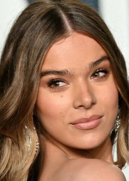 Hailee Steinfeld photo