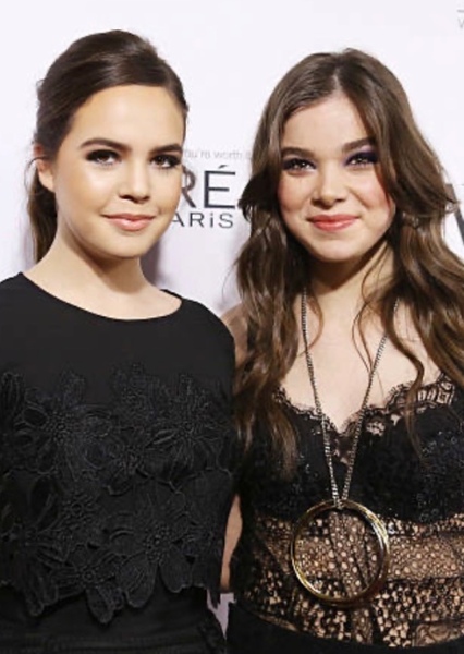 Hailee Steinfeld and Bailee Madison photo