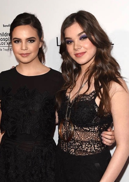 Hailee Steinfeld and Bailee Madison photo