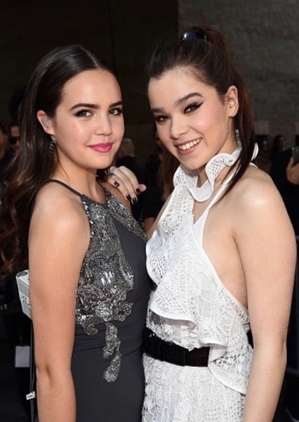Hailee Steinfeld and Bailee Madison photo