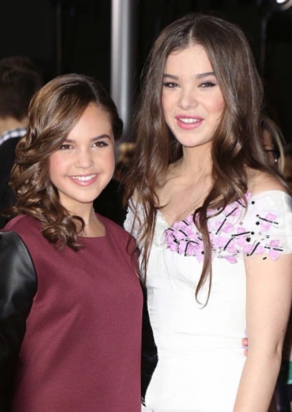 Hailee Steinfeld and Bailee Madison photo