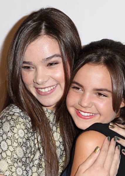 Hailee Steinfeld and Bailee Madison photo