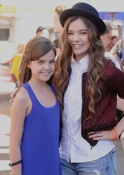 Hailee Steinfeld and Bailee Madison photo