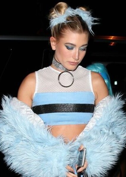 Hailey Bieber photo