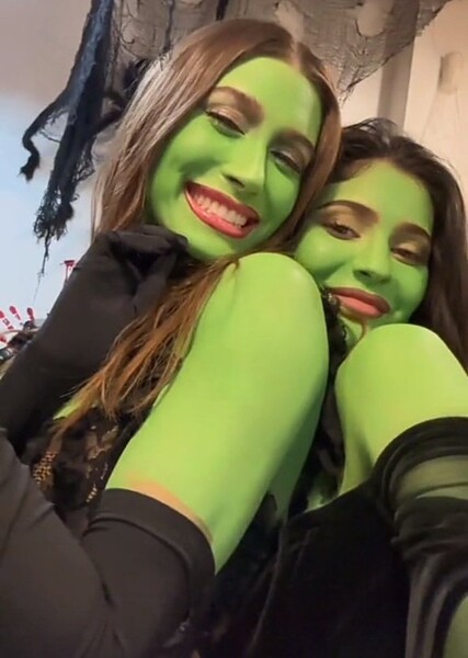 Hailey Bieber photo