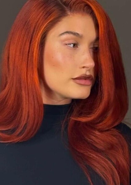 Hailey Bieber photo