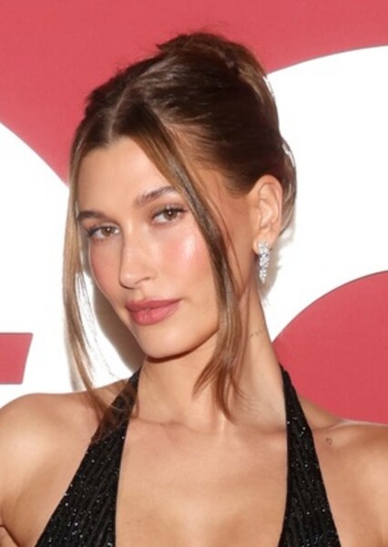 Hailey Bieber photo