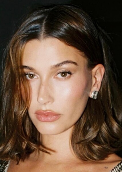 Hailey Bieber photo