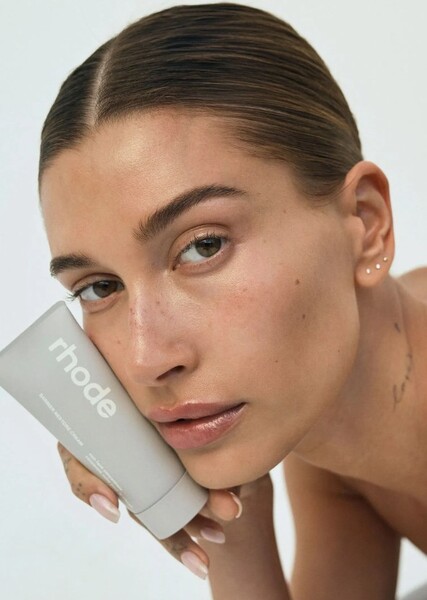 Hailey Bieber photo