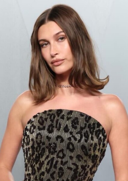 Hailey Bieber photo