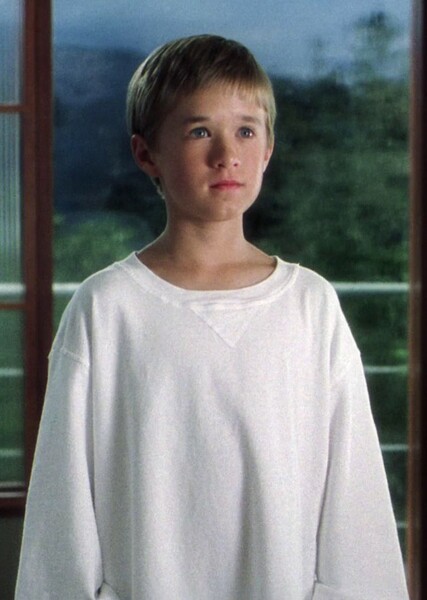 Haley Joel Osment photo