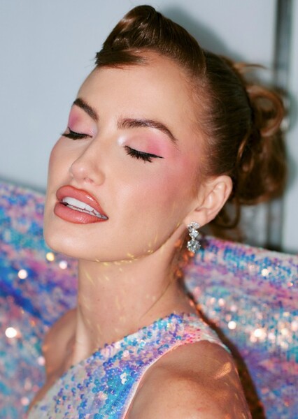 Haley Kalil photo