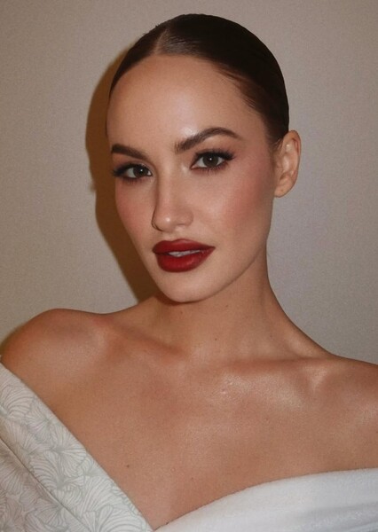 Haley Kalil photo