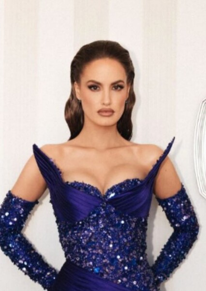 Haley Kalil photo